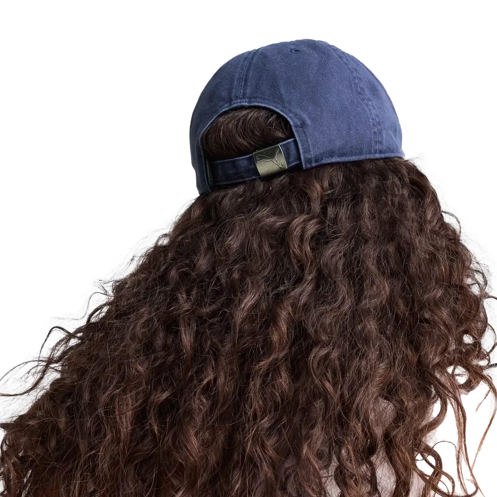 Vista traseira do boné Puma Premium ESS Classic navy com ajuste em velcro